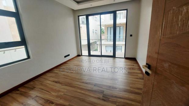 6bdrm Villa in Lavington for sale - thumbnail 16