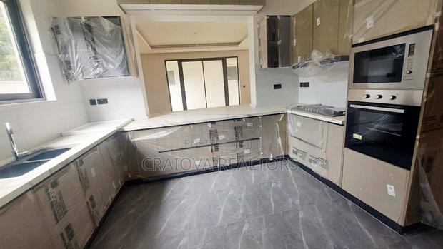 6bdrm Villa in Lavington for sale - thumbnail 6