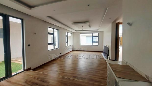 6bdrm Villa in Lavington for sale - thumbnail 8