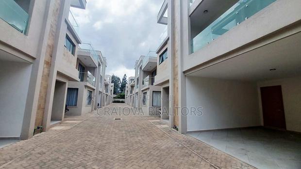 6bdrm Villa in Lavington for sale - thumbnail 3