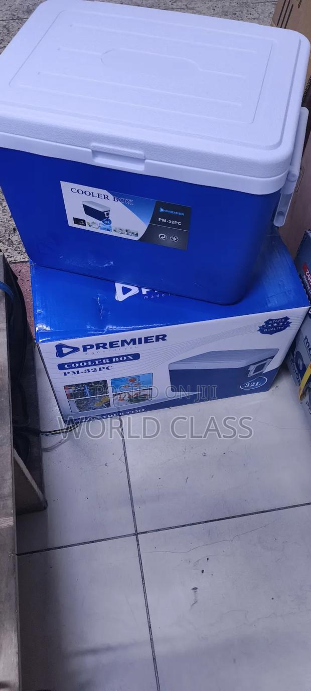 Affordable 32l Premier Cooler Box - main view