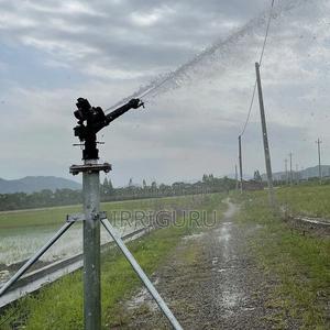Vertical Rocker Arm Sprinkler Sprinkles Water Evenly. - main view