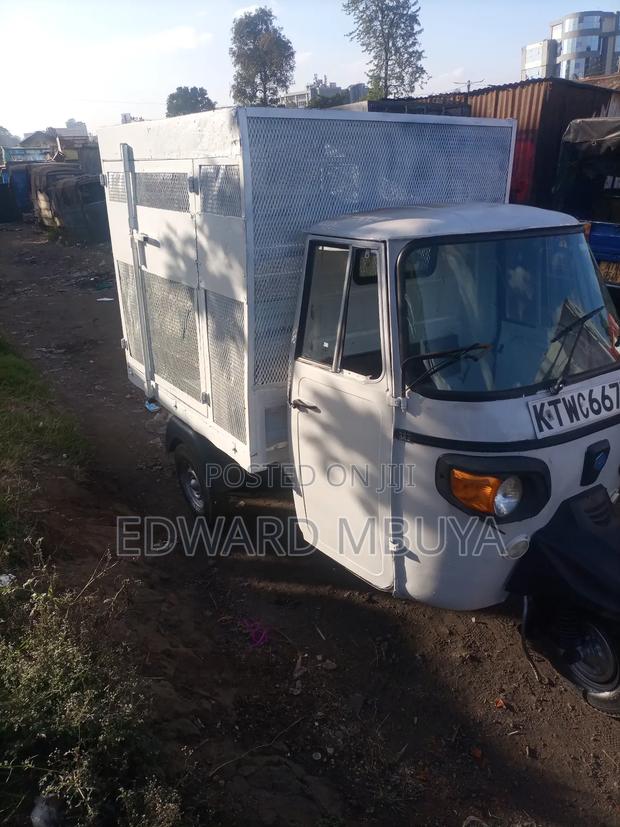 Piaggio 2021 White - thumbnail 2