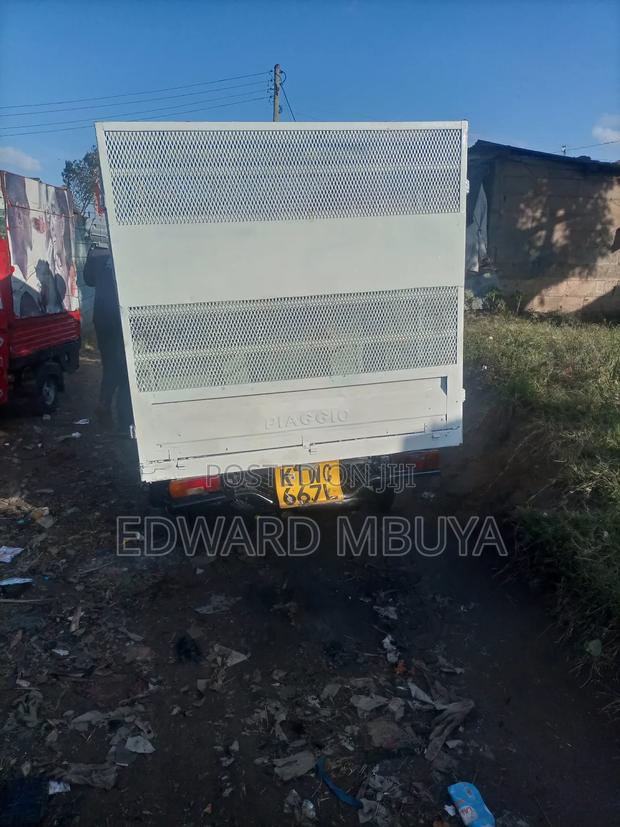 Piaggio 2021 White - thumbnail 4