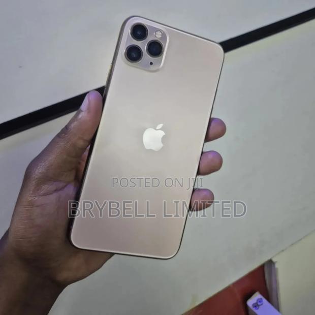 Apple iPhone 11 Pro Max 256 GB Gold - main view