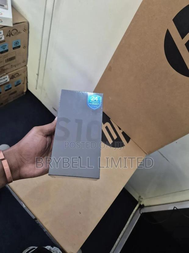 New Samsung Galaxy S10 Plus 128 GB White - thumbnail 3