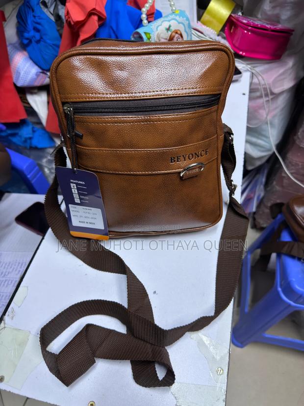 Classic Unisex Leather Shoulder Bag - thumbnail 2