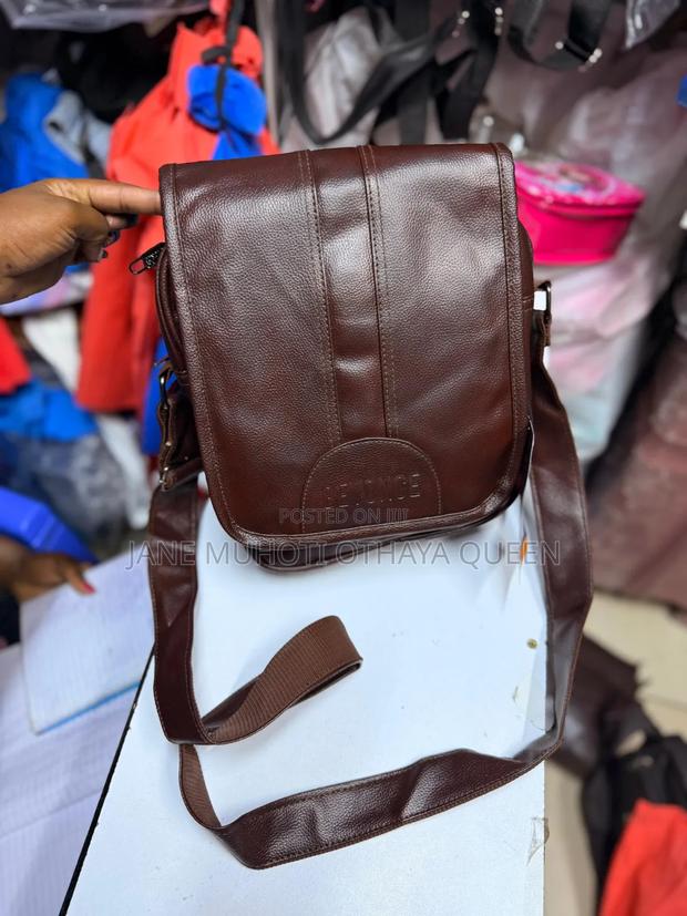 Classic Unisex Leather Shoulder Bag - thumbnail 2