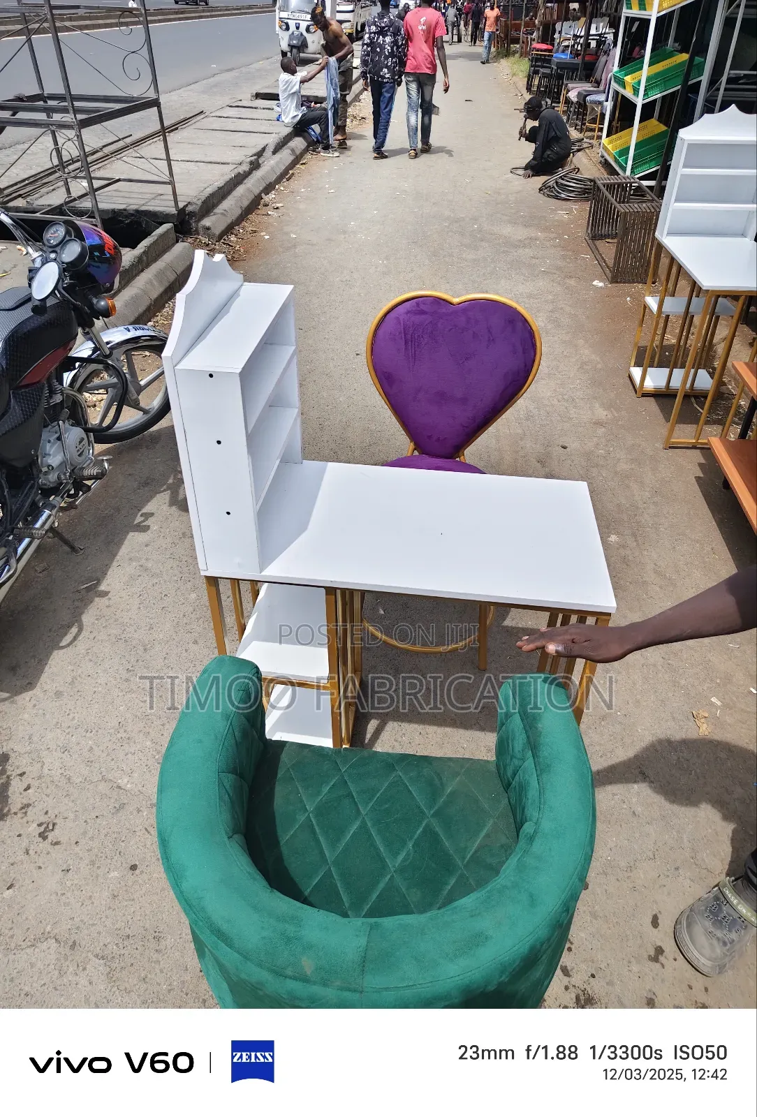 Manicure Table With Shelf and Seats