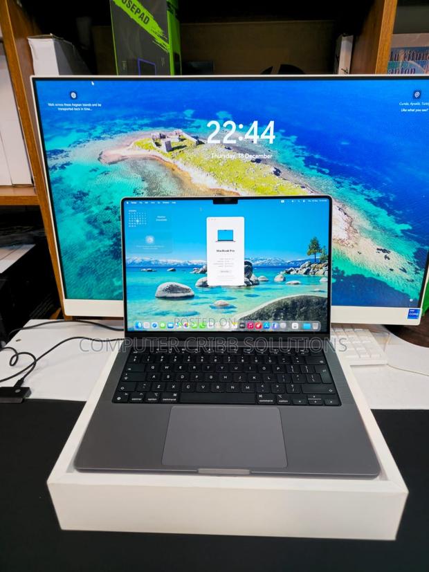 Laptop Apple MacBook Pro 2021 M1 32GB Apple M1 Pro SSHD (Hybrid) 512GB
