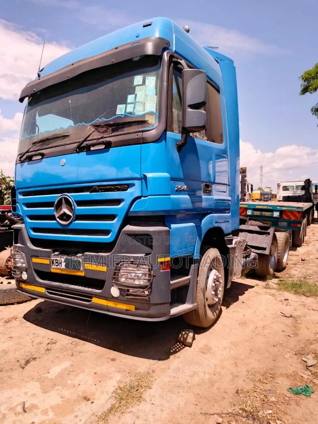 Clean Actros 2646 Double Diff in Good Mechanical Condition - thumbnail 2