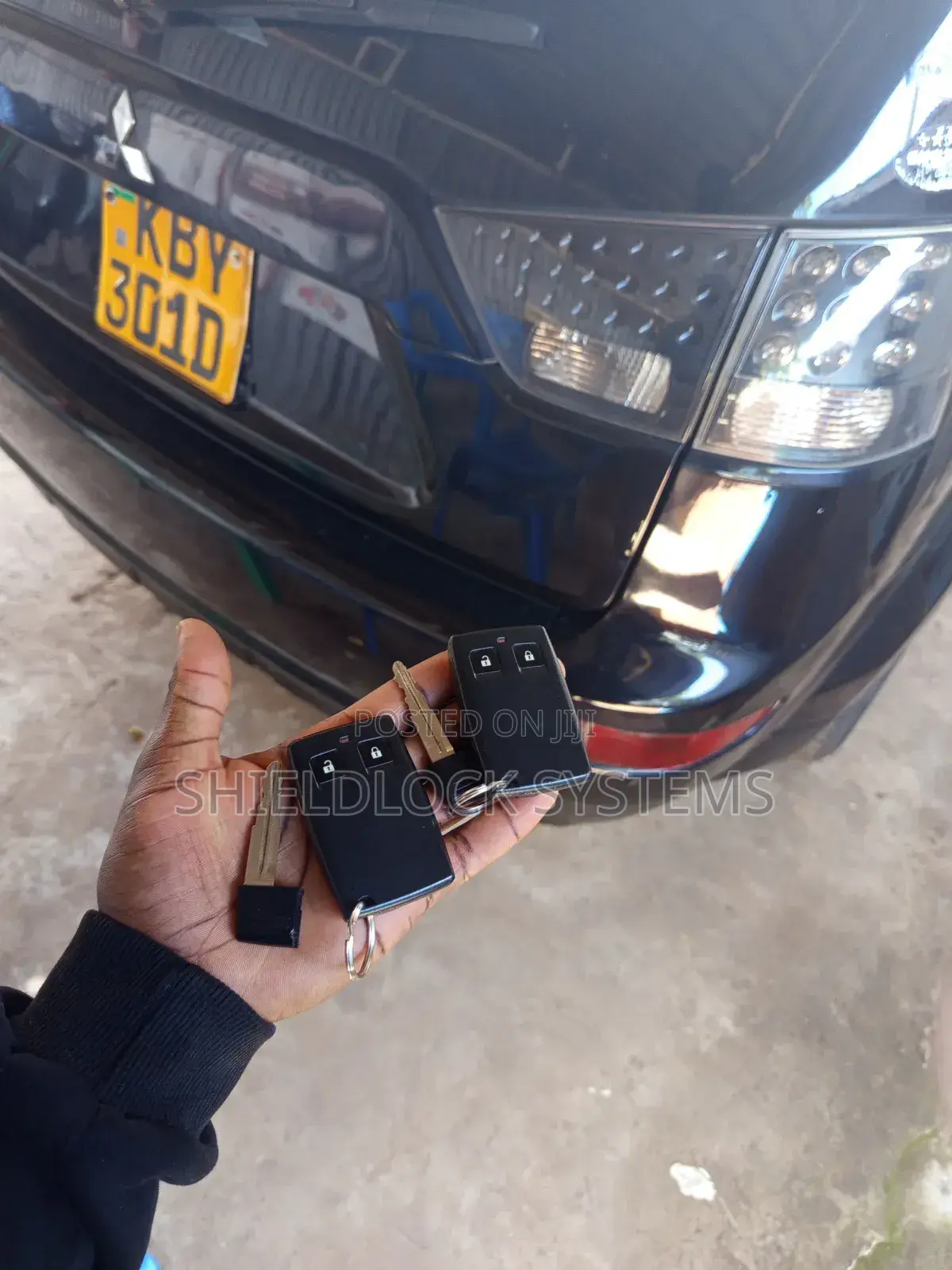 Mitsubishi Car Keys +Free Key Cover