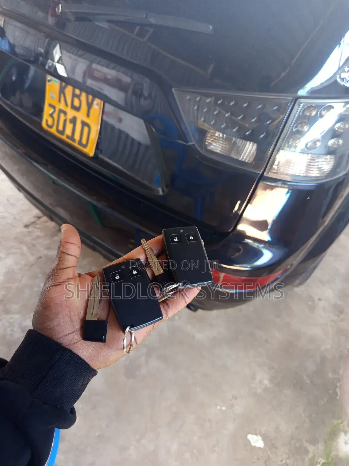 Mitsubishi Car Keys +Free Key Cover