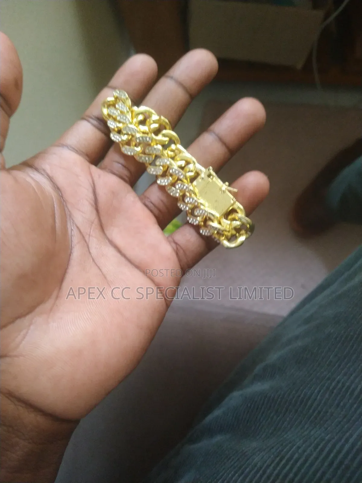 Hand Gold Iced Chain