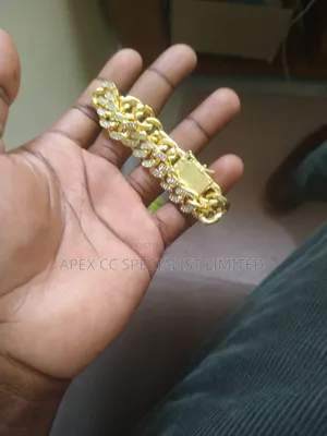 Hand Gold Iced Chain