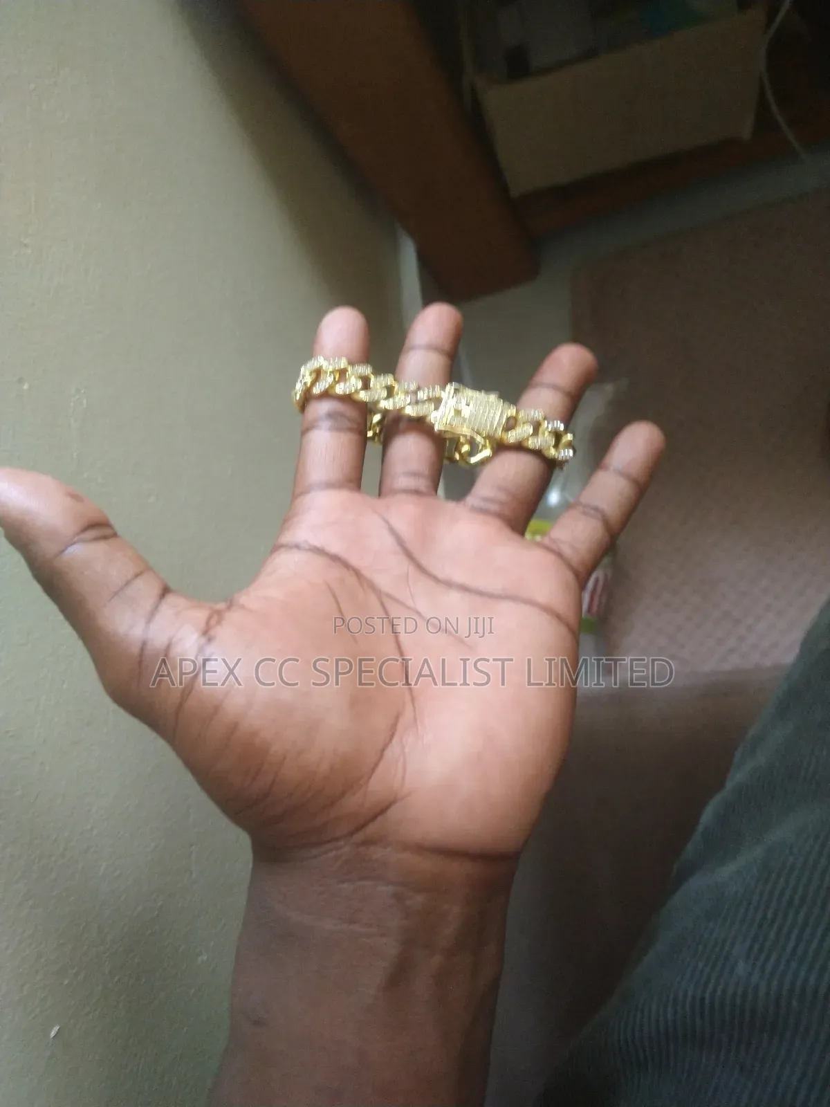 Hand Gold Iced Chain