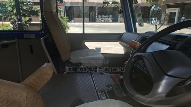 Mitsubishi Fuso Rosa 2015 Blue - thumbnail 3