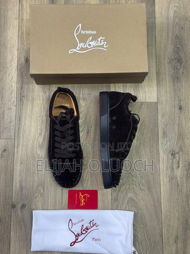*(Red Botton)Louis Junior Spikes Low-Top Sneaker Suede