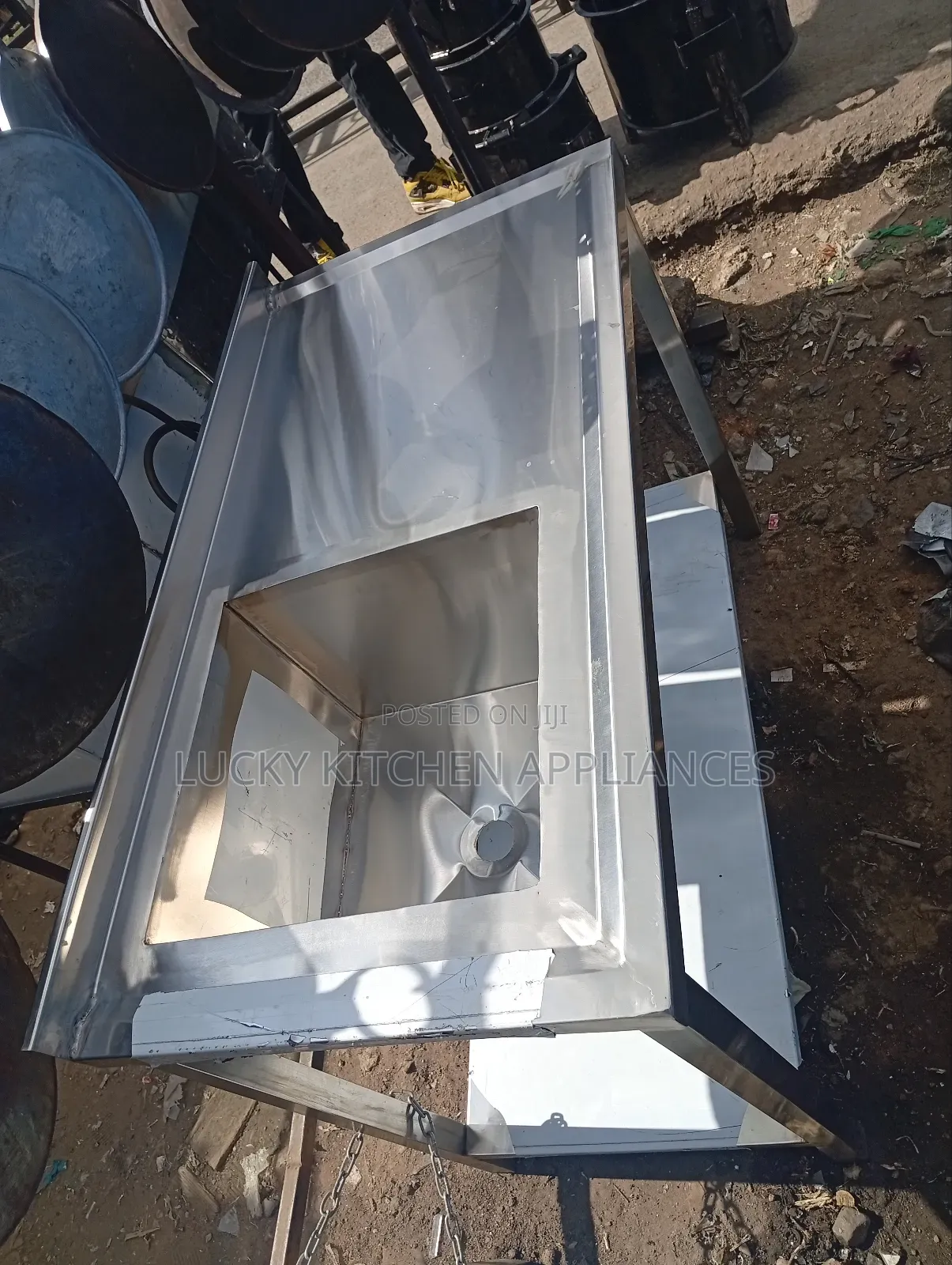 Heavy Gauge Stainless Single Bowl Sink .