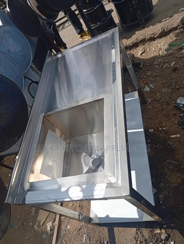 Heavy Gauge Stainless Single Bowl Sink .