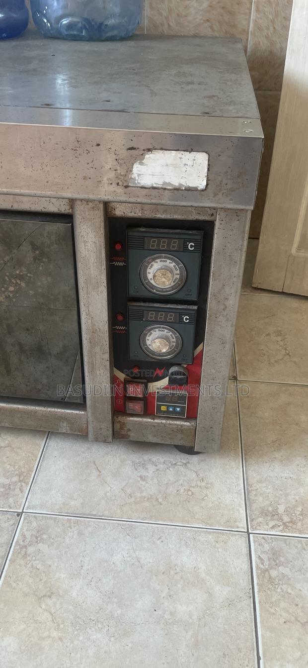 Commercial Oven for Sale, Can Make Cakes, Assorted Pies , Pizza Etc