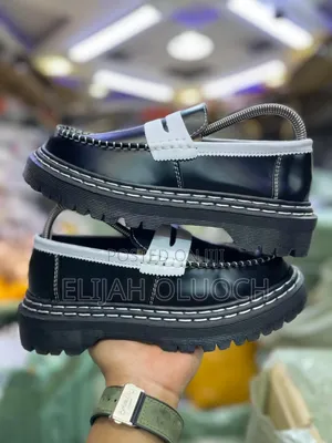 Dr. Marten Penton Quad Loaf White Black
