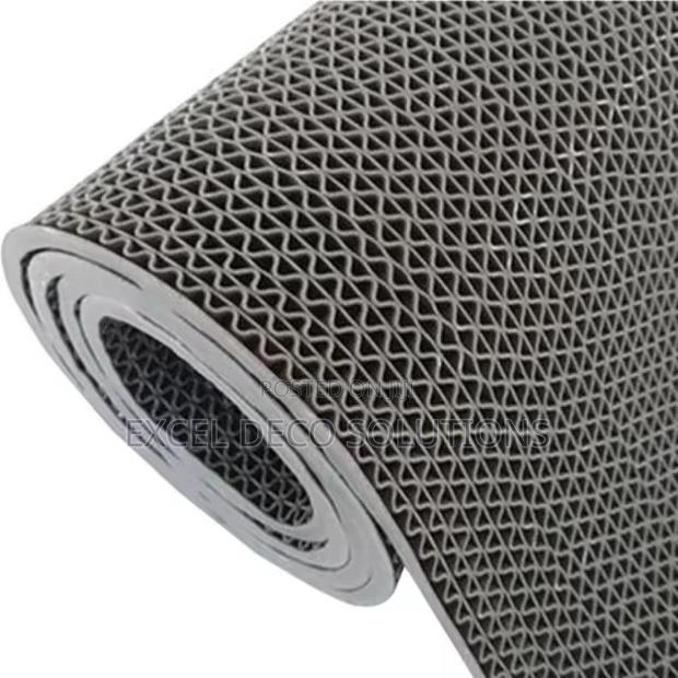 Non-Slip S Matting – 5mm Thick, 1.2m Wide Roll - thumbnail 2
