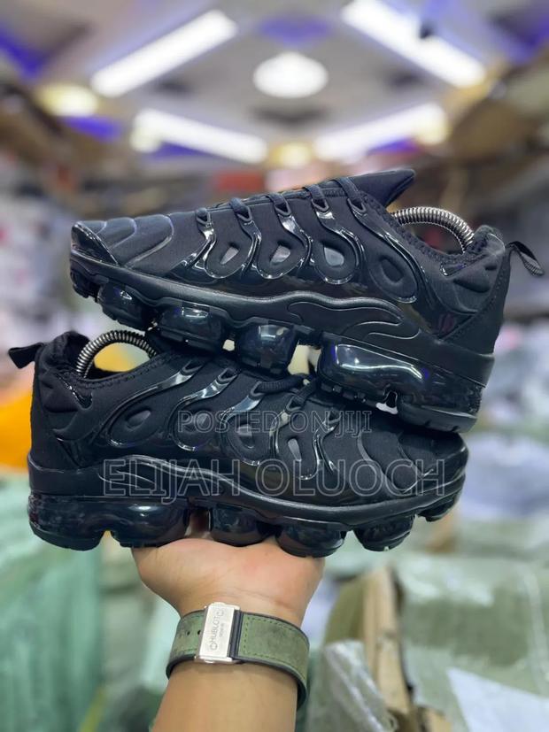 Nike Vapormax Plus Triple Black - main view