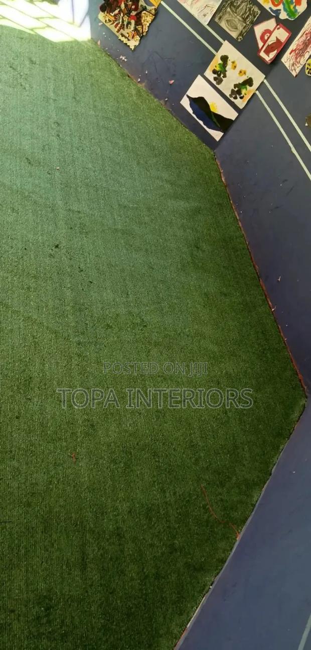 10mm Thick Short Grass Height Artificial Green Grass Carpets