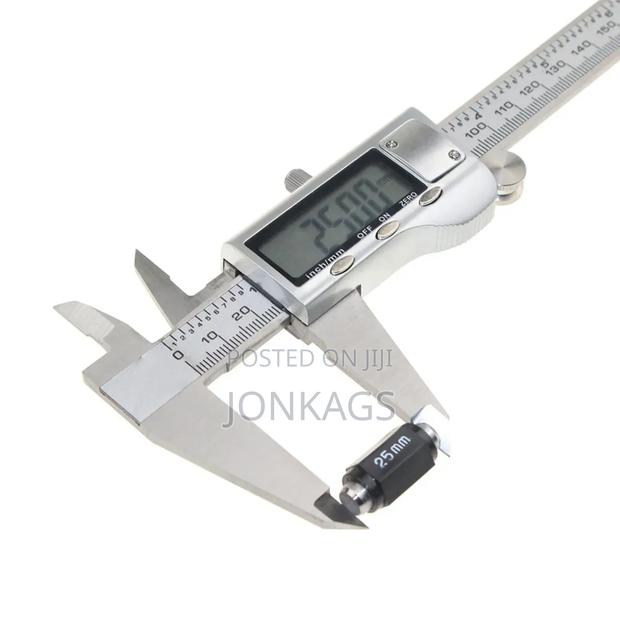 Digital Vernier Callipers 300mm - thumbnail 3