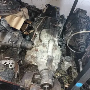 F8 Nissan Vannette Gearbox