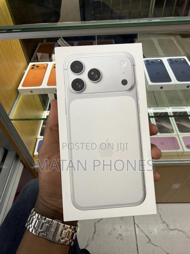 New Apple iPhone 17 Pro Max 256 GB White - main view