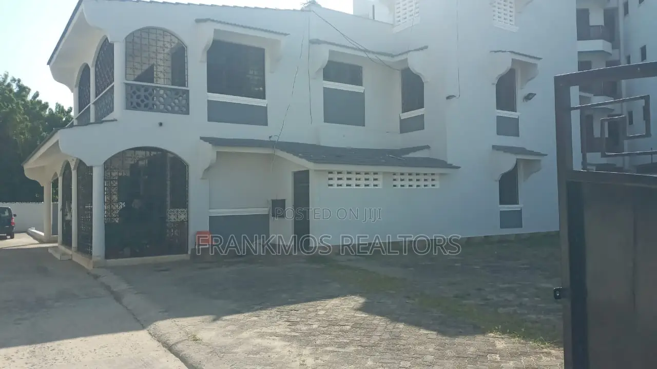 4bdrm Mansion in Kizingo for sale