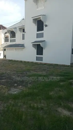 4bdrm Mansion in Kizingo for sale
