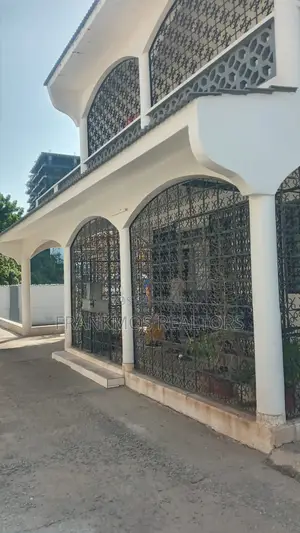 4bdrm Mansion in Kizingo for sale