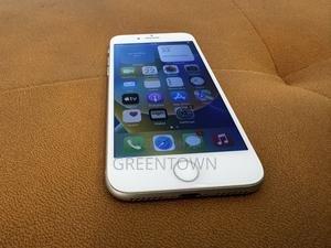 Apple iPhone 8 64 GB White - main view