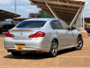 Nissan Skyline 2010 Silver