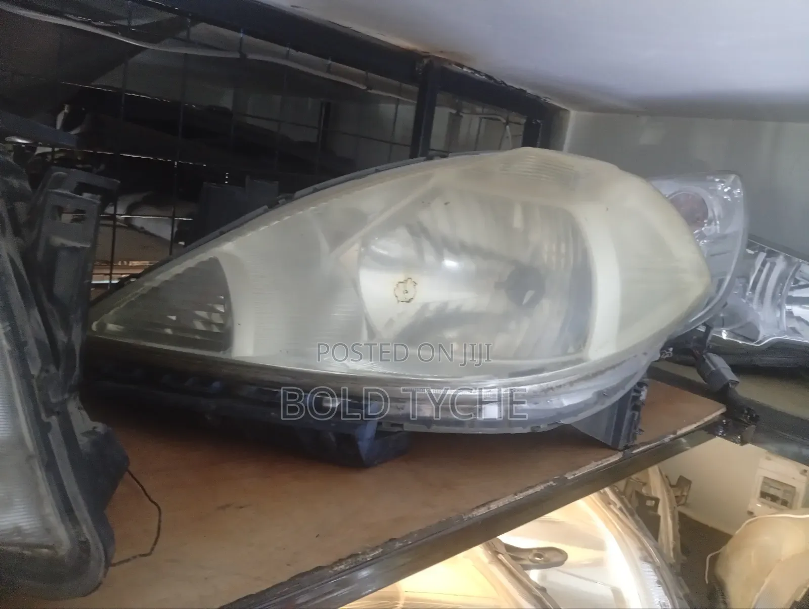 Nissan Tiida 2005 Headlight