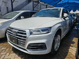 Audi Q5 2.0T Premium AWD quattro 2019 White