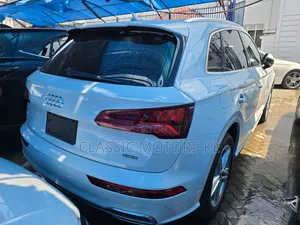 Audi Q5 2.0T Premium AWD quattro 2019 White