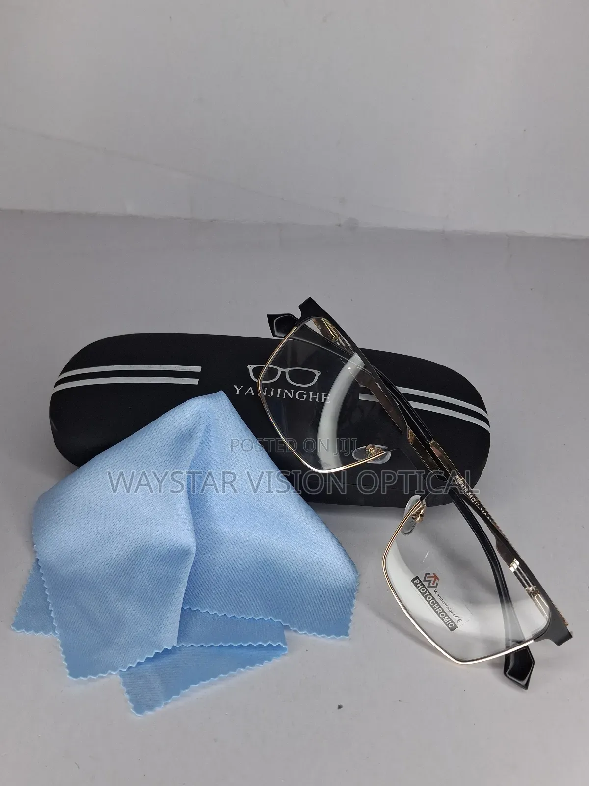 Photochromatic Frames