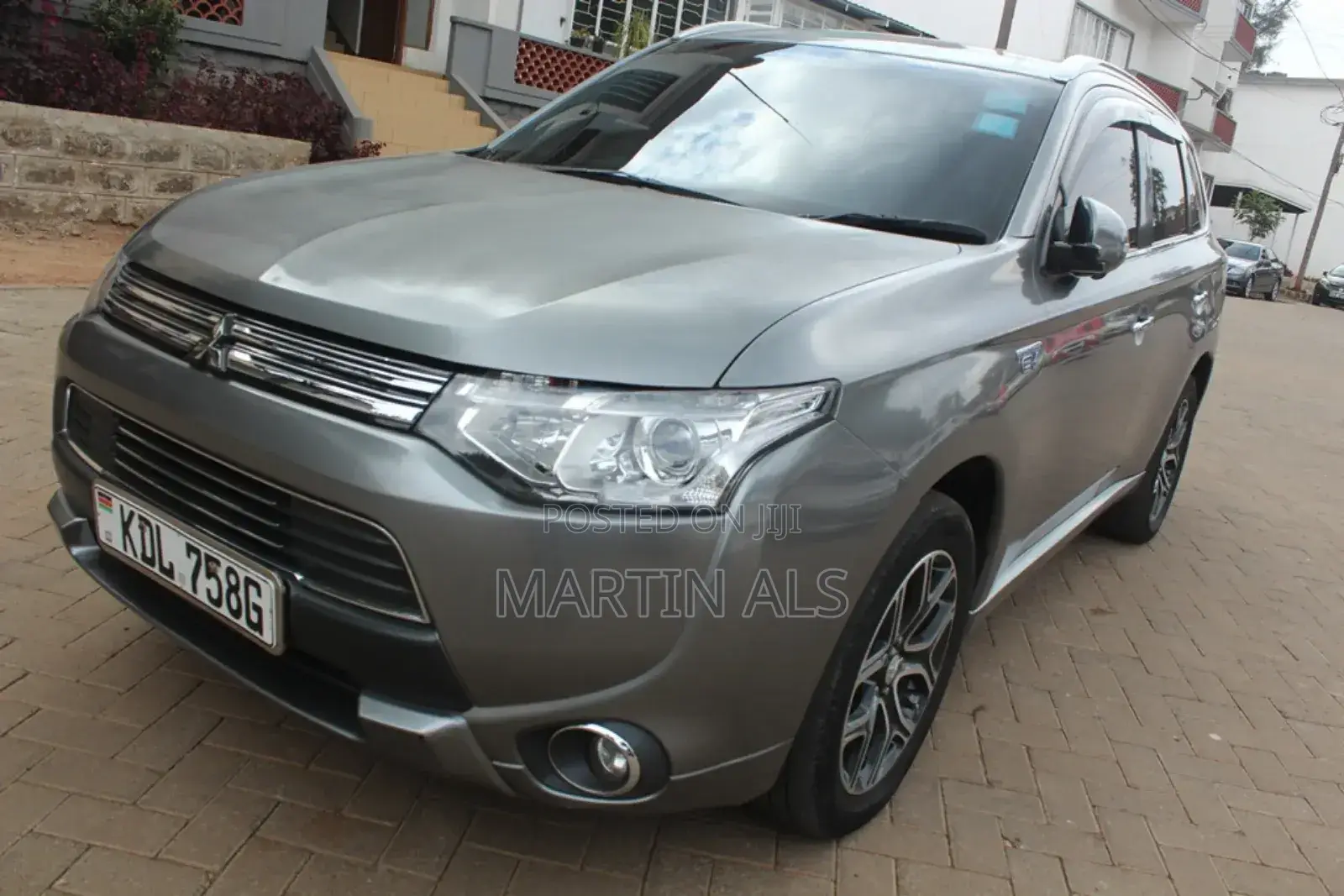 Mitsubishi Outlander 2.0 PHEV AWD 2015 Silver