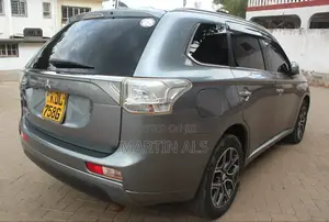 Mitsubishi Outlander 2.0 PHEV AWD 2015 Silver