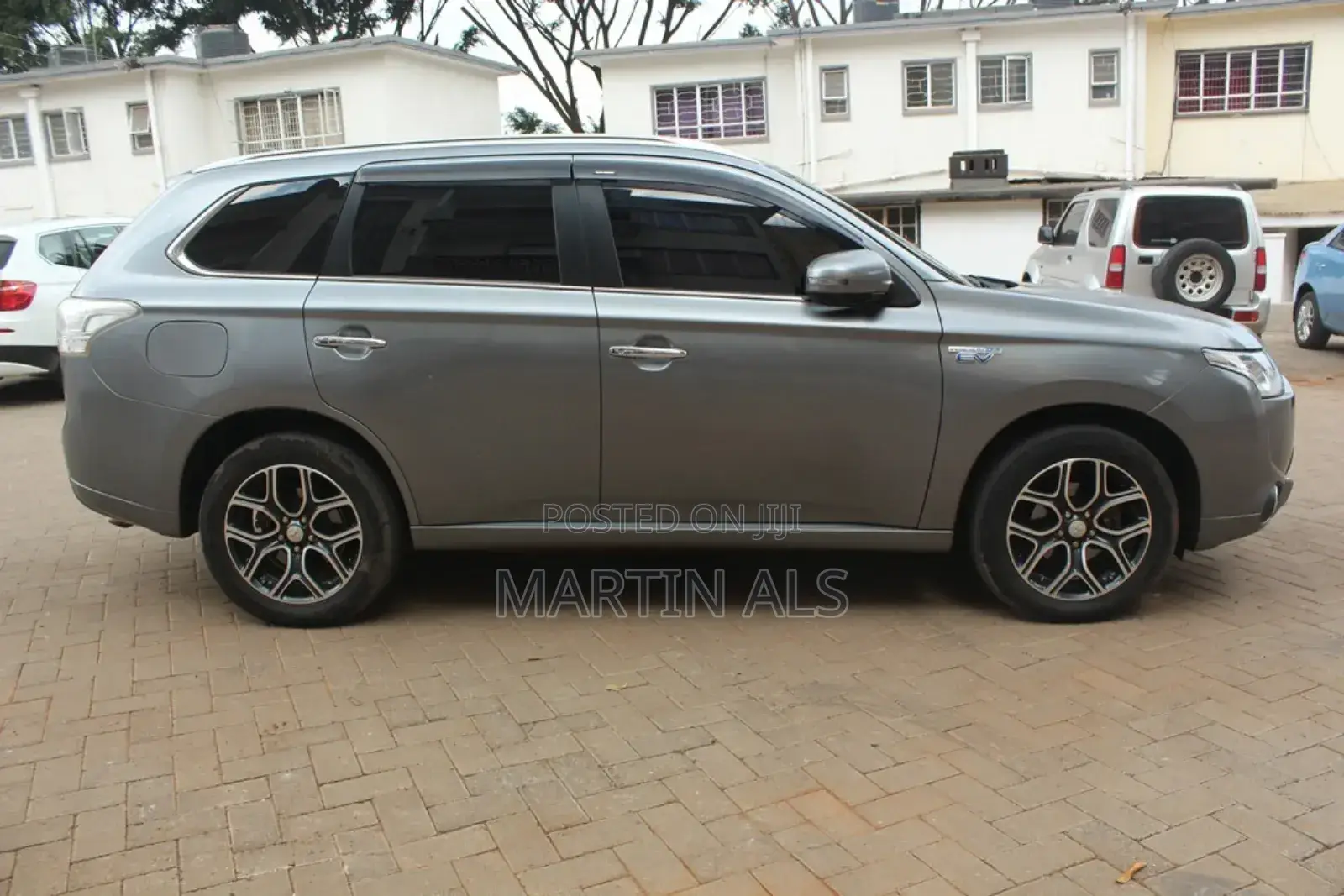 Mitsubishi Outlander 2.0 PHEV AWD 2015 Silver
