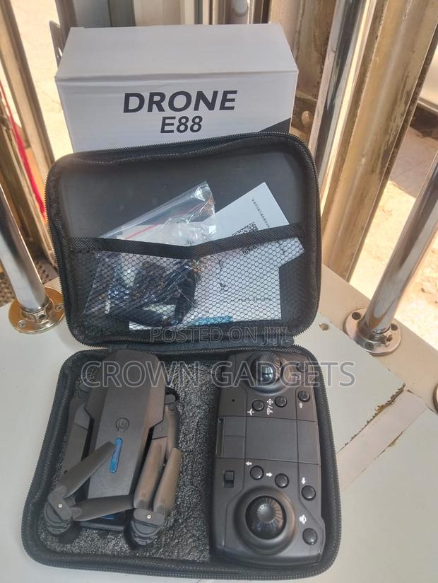 E88 Mini Drone Quadcopter Camera Foldable Design - thumbnail 2