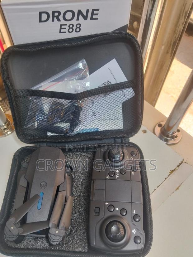 E88 Mini Drone Quadcopter Camera Foldable Design - thumbnail 3