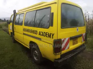 Nissan Caravan (Urvan) 2009 Yellow