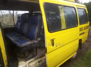 Nissan Caravan (Urvan) 2009 Yellow