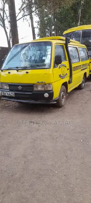 Nissan Caravan (Urvan) 2009 Yellow