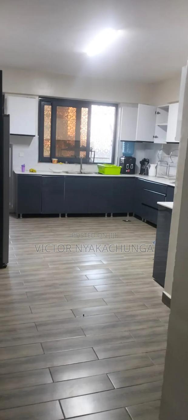 5bdrm Duplex in 3Rd Parklands Avenue for rent